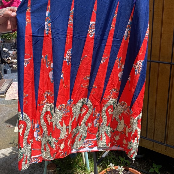 🐉 Asian-inspired Dragon-Print Silky Maxi Dress - Picture 7 of 11